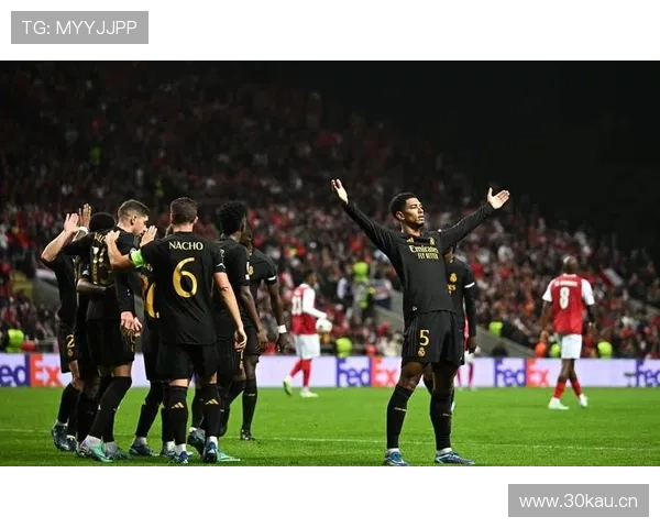 卡瓦哈尔缺席皇马今日合练,肩部受伤的贝林厄姆戴护具训练 卡瓦哈尔缺席皇马今日合练,肩部受伤的贝林厄姆戴护具训练